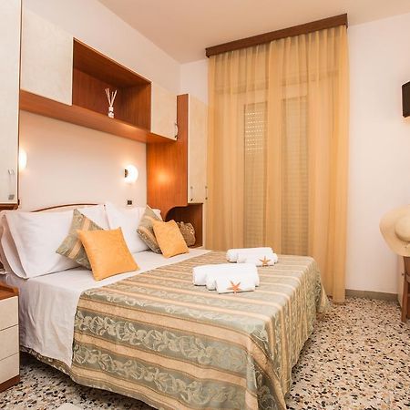 Hotel Oregon Ρίμινι Εξωτερικό φωτογραφία