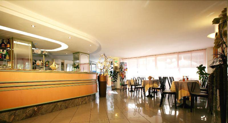 Hotel Oregon Ρίμινι Εξωτερικό φωτογραφία