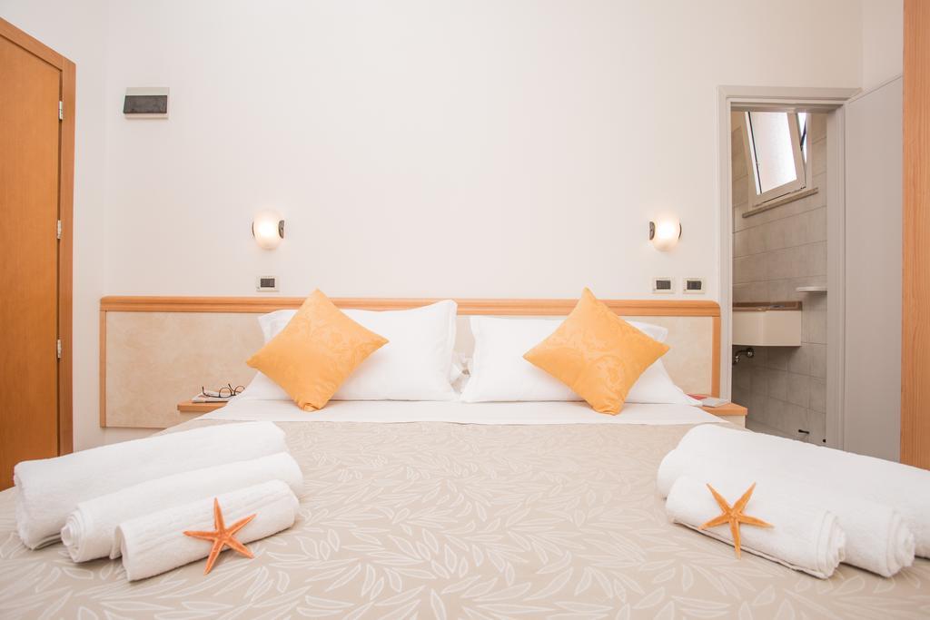 Hotel Oregon Ρίμινι Εξωτερικό φωτογραφία