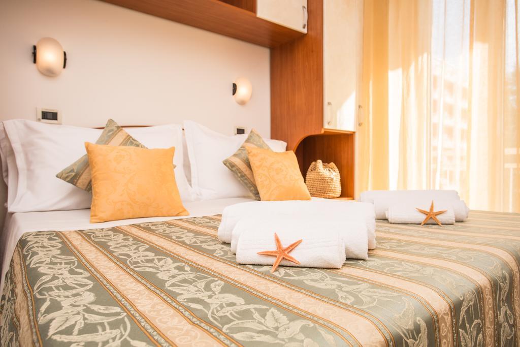 Hotel Oregon Ρίμινι Εξωτερικό φωτογραφία