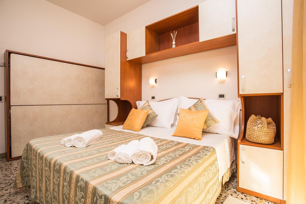 Hotel Oregon Ρίμινι Εξωτερικό φωτογραφία